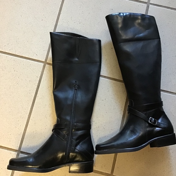 Women's Black  leather boots - Picture 2 of 4